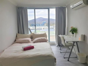 Standard Queen Room in a shared douplex apartment - in the Center of Canberra, Canberra